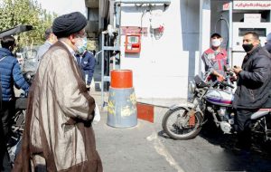 بازدید رئیسی از یک پمپ بنزین در میدان فردوسی تهران/ عکس