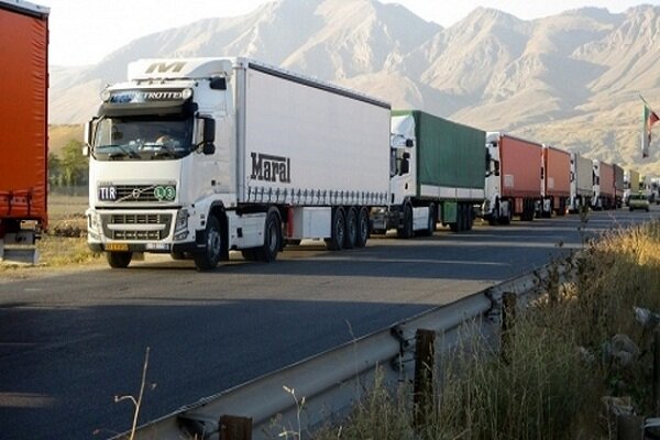 پایان مهلت ترخیص کامیون های وارداتی/ دعوای راننده-واردکننده چیست؟
