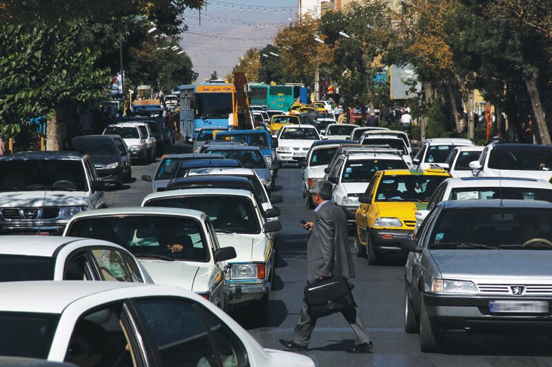 برخورد شهرداری و پلیس با تخلف مسافربرهای شخصی و پلاک شهرستان