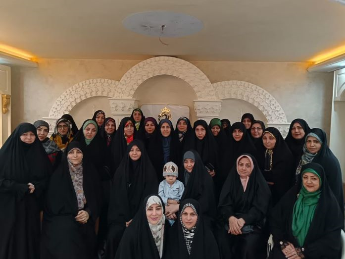 فارس: تلاش ۲۵۰ آرایشگر «خدامحور ظهورساز» برای ترویج سبک آرایشگری اسلامی با برداشت (ریمو) ناخن کاشته شده و از بین بردن تتو / الگوی این افراد آرایشگر دربار فرعون است / یکی از اعضا: روز اول هزار پیام دریافت کردم؛ طوری که گوشی‌ام ۲، ۳ بار هنگ کرد