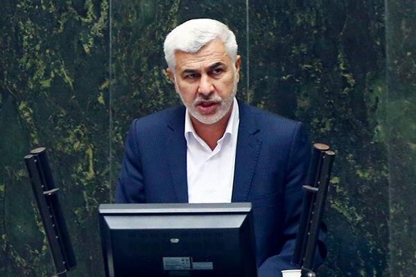 اصغر سلیمی، نماینده مجلس: قیمت دلار بالا می‌رود، گوشت ۶۰۰ هزار تومان را رد کرده اما کسی پاسخگو نیست /مجلس مجوز واردات خودرو را داده اما دولت مقاومت می کند