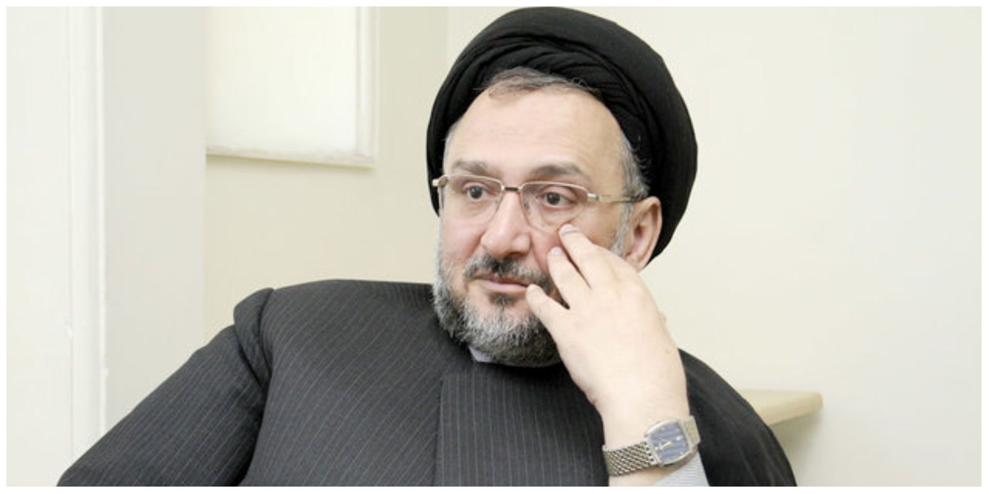 انتقاد روزنامه جوان از ابطحی: آیا کسانی که حامی حصر موسوی و کروبی هستند و آن‌ها را فتنه‌گر می‌نامند، جزیی از ملت ایران نیستند؟ / آیا عفو این افراد باعث افزایش مشارکت مردم می‌شود یا بدتر مردم را ناامید می‌کند؟