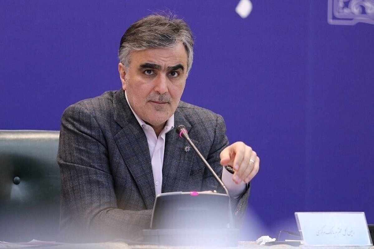 رئیس کل بانک مرکزی: افزایش نرخ ارز غیررسمی سیاسی و زودگذر است/ ما کاری به نرخ بازار غیررسمی و کانال‌ها نداریم؛ هرکس نیاز قانونی به ارز داشته باشد با نرخ مرکز مبادله به او می‌دهیم