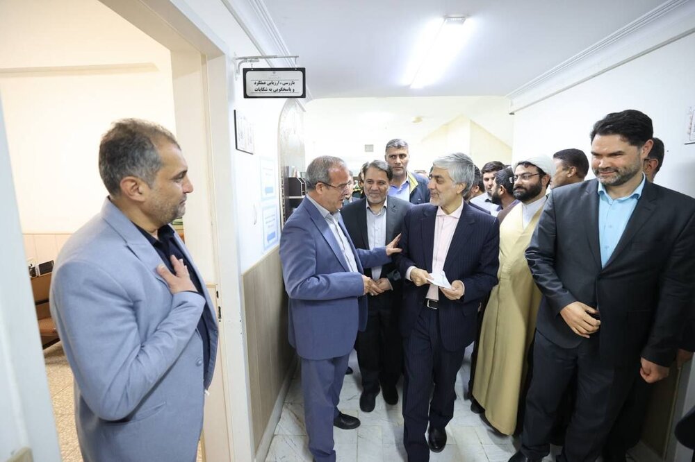 حضور وزیر ورزش و جوانان در میز خدمت وزارت ورزش و جوانان در استان قم