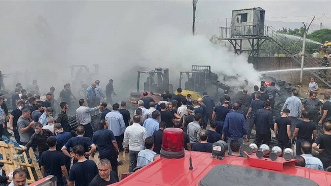 آتش سوزی بزرگ در کارخانه لاستیک‌سازی در جاده شهریار/ 50 نفر مجروح شدند