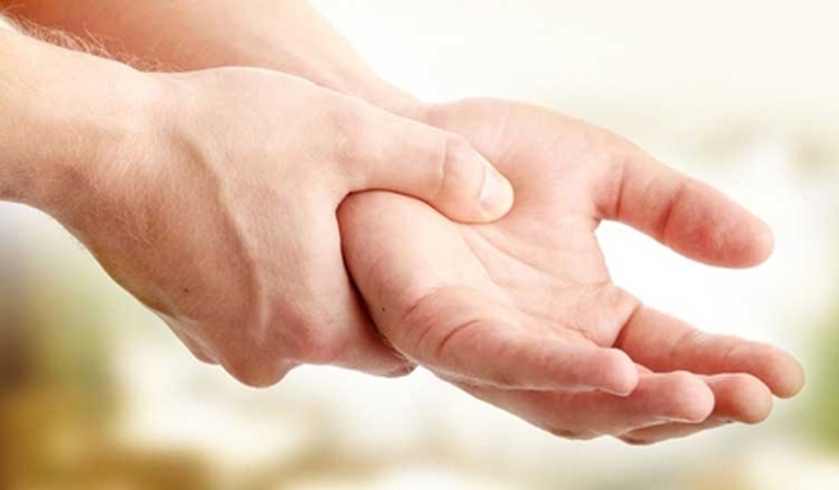 ۷ راه برای جلوگیری از لرزش دست