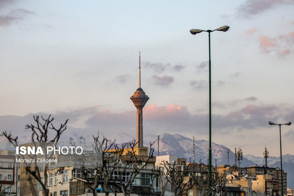  چراغ‌های برج میلاد، به‌مناسبت شهادت اسماعیل هنیه قرمز شد