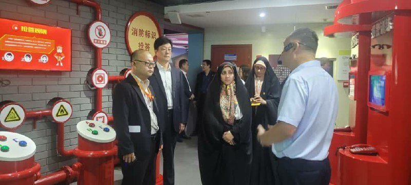 بازدید بهرام‌آذر از مرکز فعالیت زنان و کودکان چینگدائو