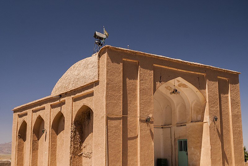 آرامگاه «ابومنصور ریابی» بنایی ساده و بی‌آلایش واقع در روستای ریاب