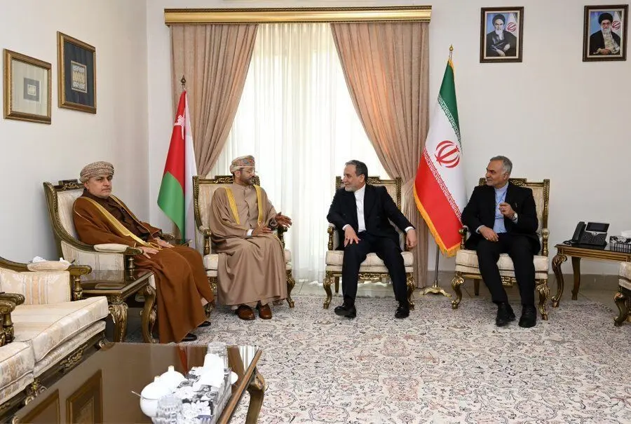 دیدا ر عراقچی با وزیر امور خارجه عمان پیش از آغاز دور پنجم مذاکرات