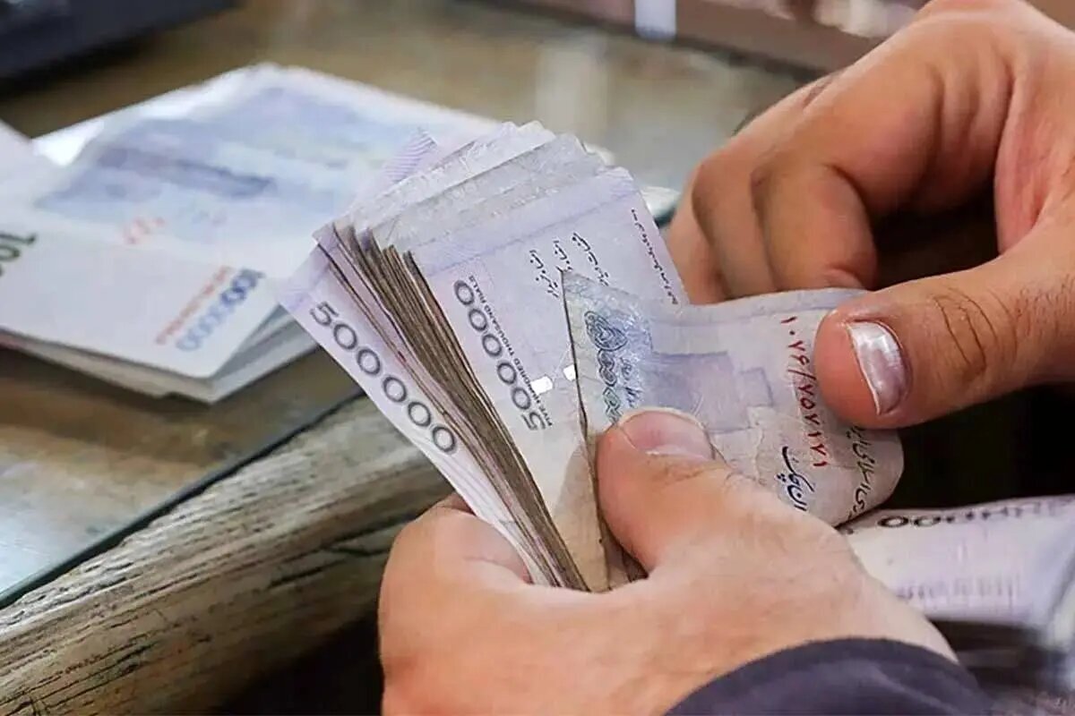 خبر مهم از پرداخت فوق‌العاده خاص کارکنان دولت/ کدام کارمندان مشمول افزایش حقوق می‌شوند؟