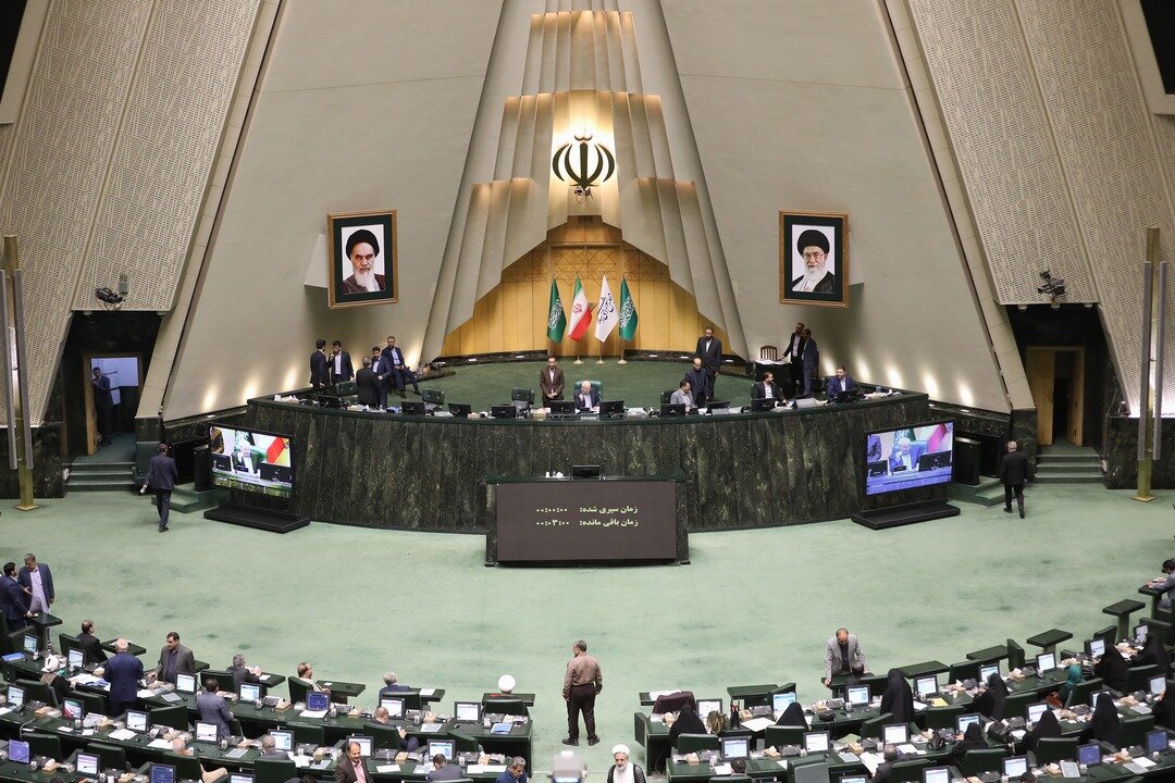 نبرد جدید یاران قالیباف با پایداری ها در مجلس/ پشت پرده برگزار نشدن انتخابات هیأت رئیسه دائم فراکسیون انقلاب اسلامی