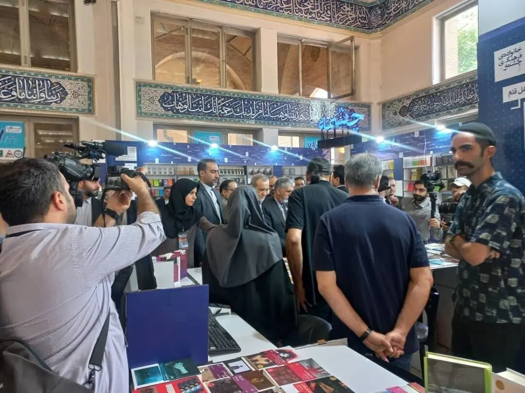 رئیس جمهور به نمایشگاه کتاب رفت