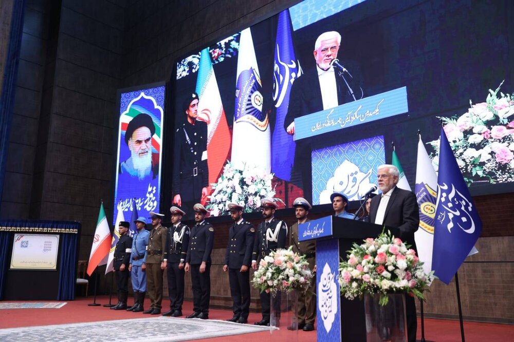 عارف: به قانون، قداست الهی ندهیم/ قوانین باید پویایی خود را حفظ کنند