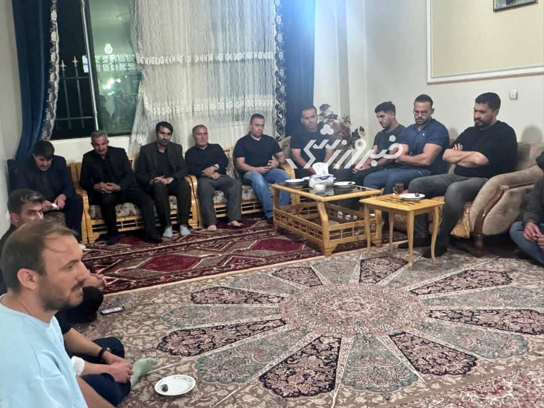 حضور بازیکن پرسپولیس در منزل الهه حسین نژاد + تصاویر