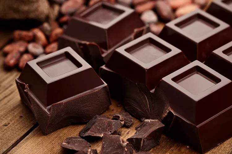 چای، توت، شکلات تلخ، سیب؛ خوراکیهایی برای افزایش طول عمر