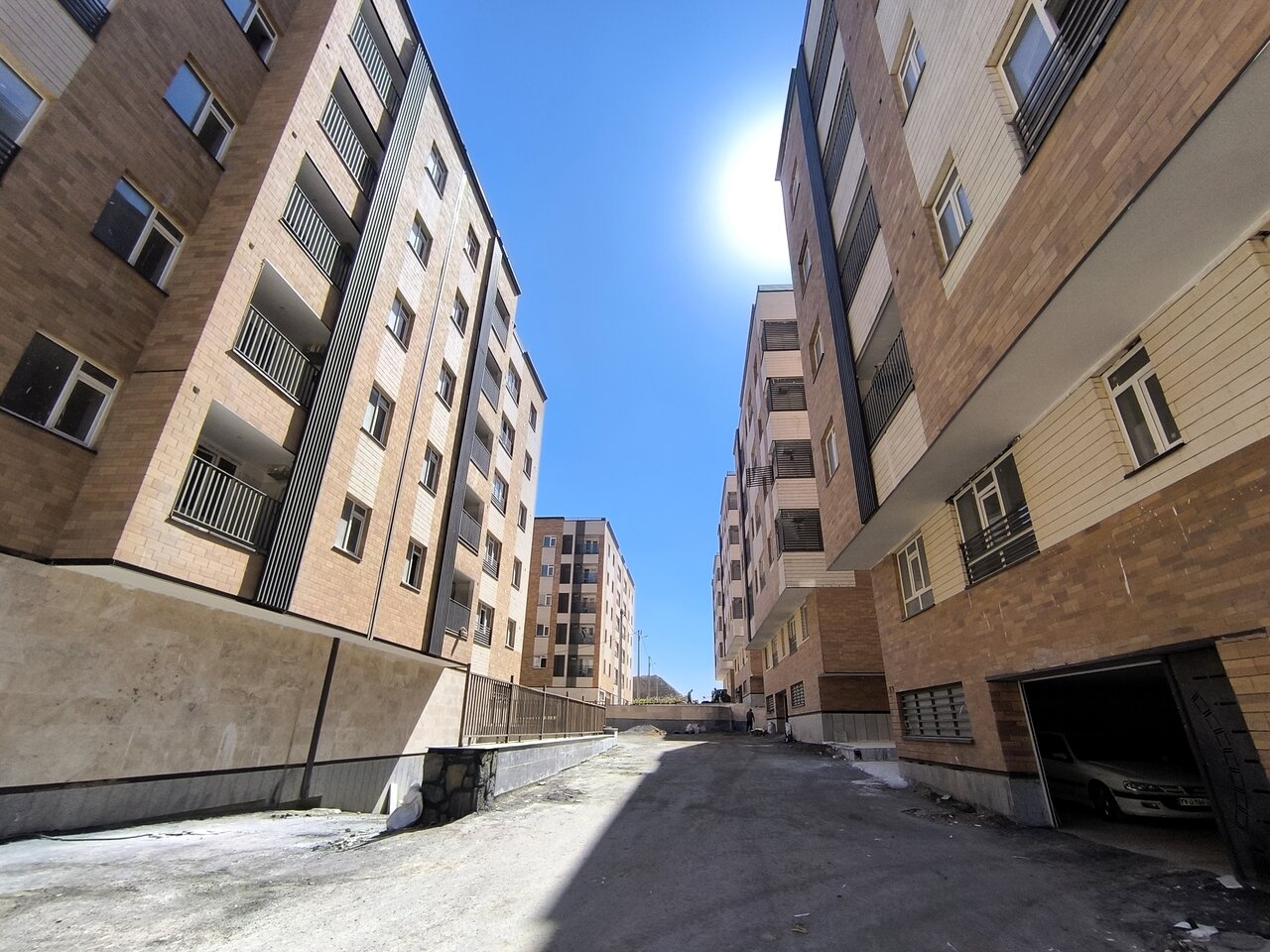 تدوین الگوی مسکن زیست‌پذیر از محله تا شهر