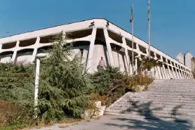 هیچ‌گونه قطع درختی در محوطه موزه فرش ایران انجام نشده است