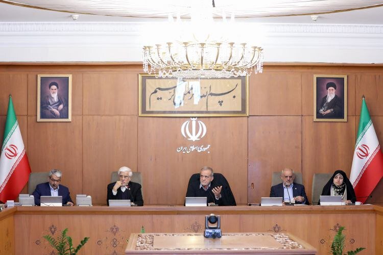 دعوت هیات دولت پزشکیان برای حضور در مراسم چهلم شهدا و جانباختگان دی ماه ۱۴۰۴/ توضیح درباره خانواده هایی که مراسم خودشان را برگزار می کنند + متن بیانیه