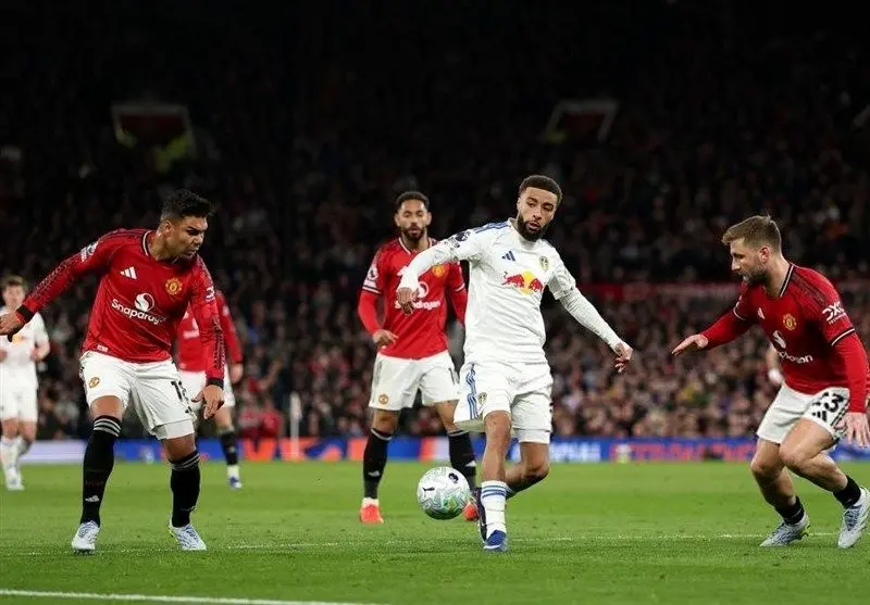 شکست خانگی منچستریونایتد 10 نفره مقابل لیدز