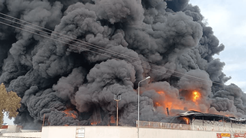 حریق در کارخانه یونولیت‌سازی گنبدکاووس / رئیس اداره صنعت گنبدکاووس: هنوز علت حریق مشخص نیست / دود غلیظی که مشاهده می‌شود به‌خاطر سوختن مواد یونولیت است و به سیب دور بودن از شهر و نفتی بودن خطرناک نیست