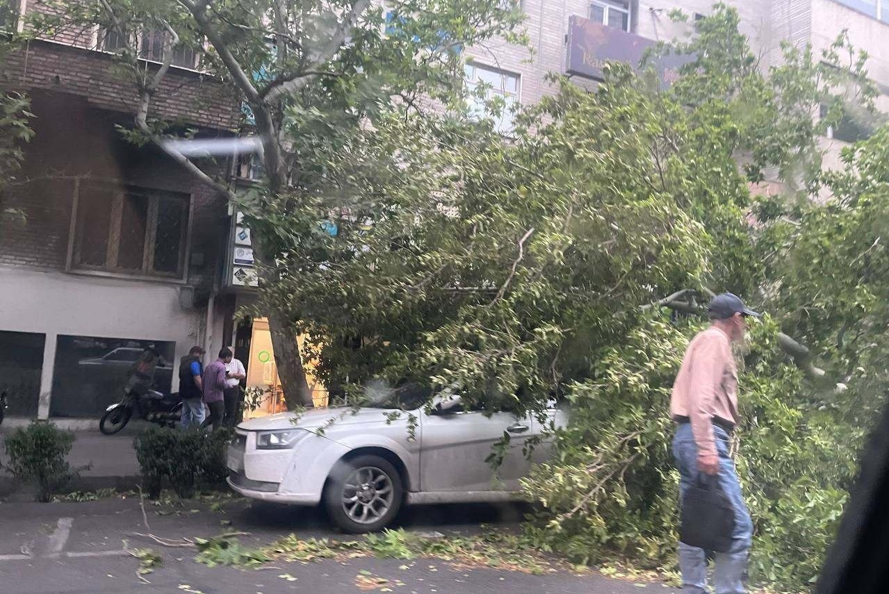 سرعت وزش باد در تهران به ۹۰ کیلومتر بر ساعت رسید