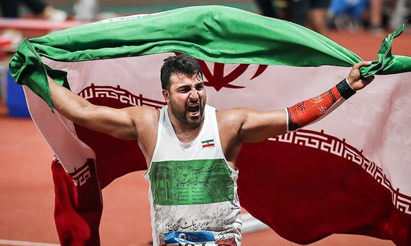 احسان حدادی: مثل سرباز از نام ایران دفاع کنیم