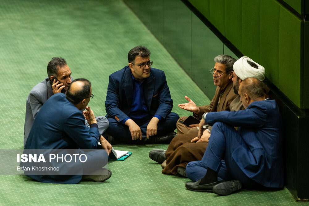 پشت پرده دلتنگی تندروها برای صحن مجلس/ انتقاد از هیات رئیسه مجلس درباره تعطیلی مجلس، علیه تصمیم شورای عالی امنیت ملی