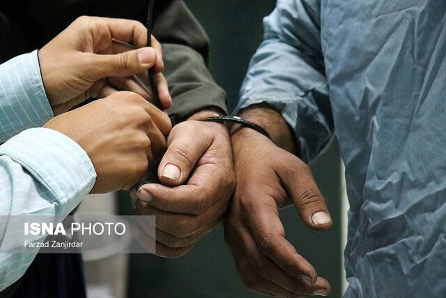 دستگیری باند دینار جعلی در آستانه اربعین/ کشف هزاران قرص مخدر در عطاری شرق تهران