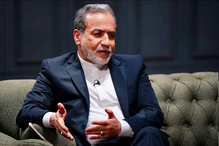 توضیحات عراقچی درباره غیبت اروپایی ها در تشییع رهبر شهید انقلاب/ به اروپایی ها گفتم با اجرای مکانیزم ماشه نقشی در مذاکرات هسته ای آینده نخواهید داشت