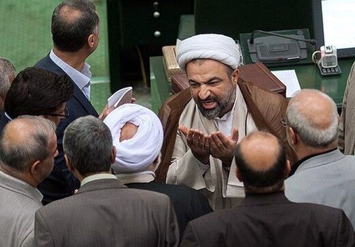 ولی فقیه فقط وقتی قابل تبعیت است که جرف ما را بزند