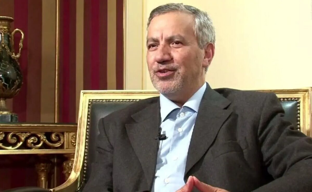دفاع مهاجرانی از داریوش؛ او «خواننده محبوب» جوانی ما بود/ سلطنت‌طلبان او را مفنگی خواندند درحالی که رضاشاه تریاکی و یکی از علل مرکش افراط در الکل بود
