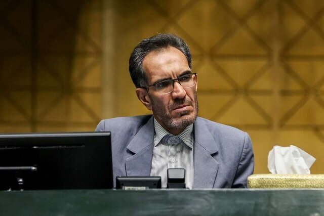 نماینده مجلس: جنگ آمریکا و اسرائیل با ایران یک جنگ ایدئولوژیک است/ باید به سمت جلوگیری از قاچاق سوخت و بهینه سازی حرکت کنیم