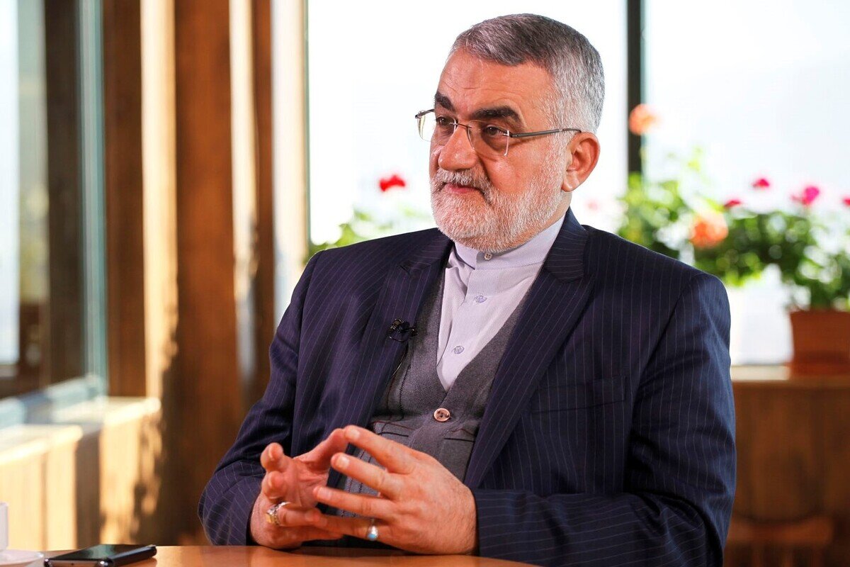 بروجردی: درآمد حاصل از خدمات تنگه هرمز باید در اختیار ایران باشد/ اجازه نخواهیم داد پایگاه‌های نظامی آمریکا در منطقه بار دیگر فعال شوند