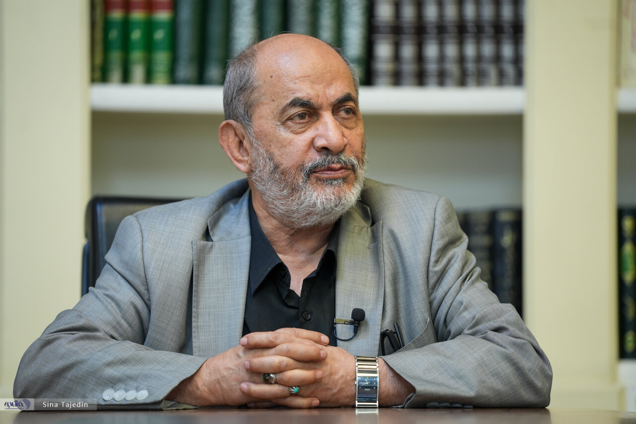 ببینید 