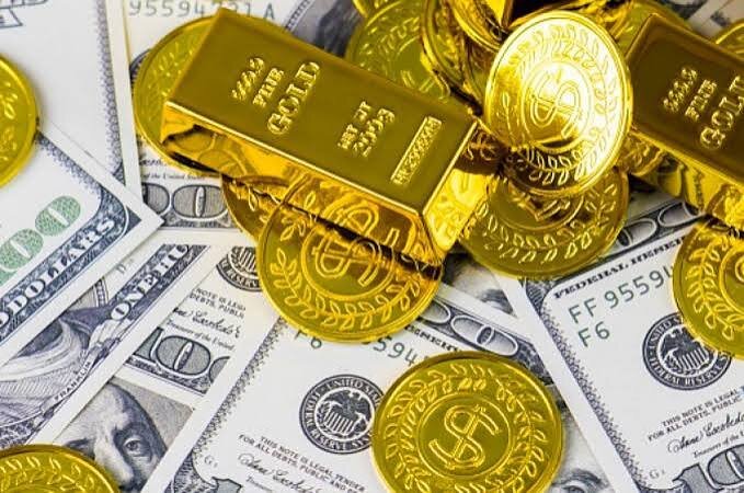 طلا یا دلار: کدام گزینه سرمایه گذاری بهتری است؟