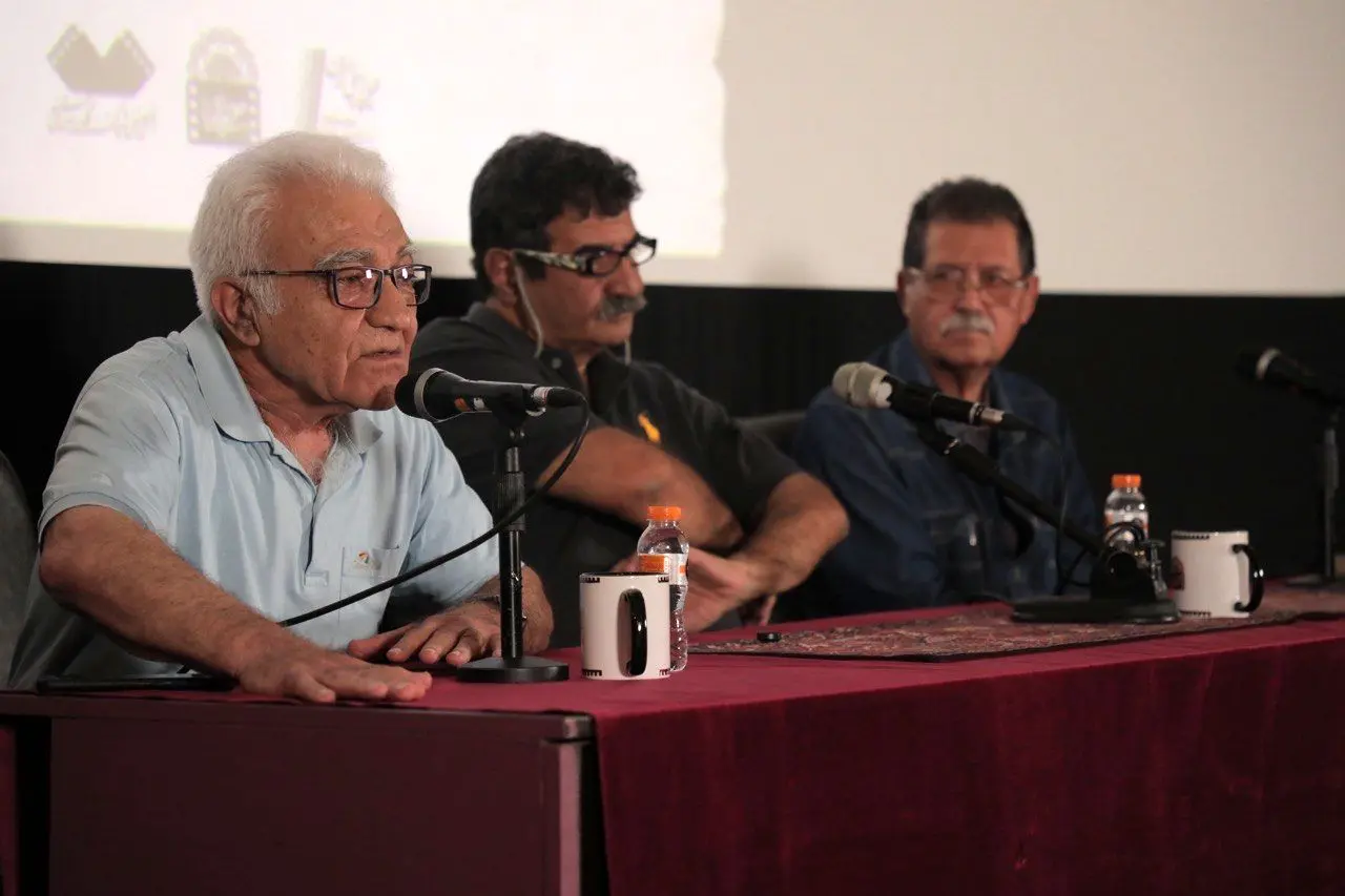 هیچ‌وقت فکر نمی‌کنم که تمام واقعیت در دستان من است