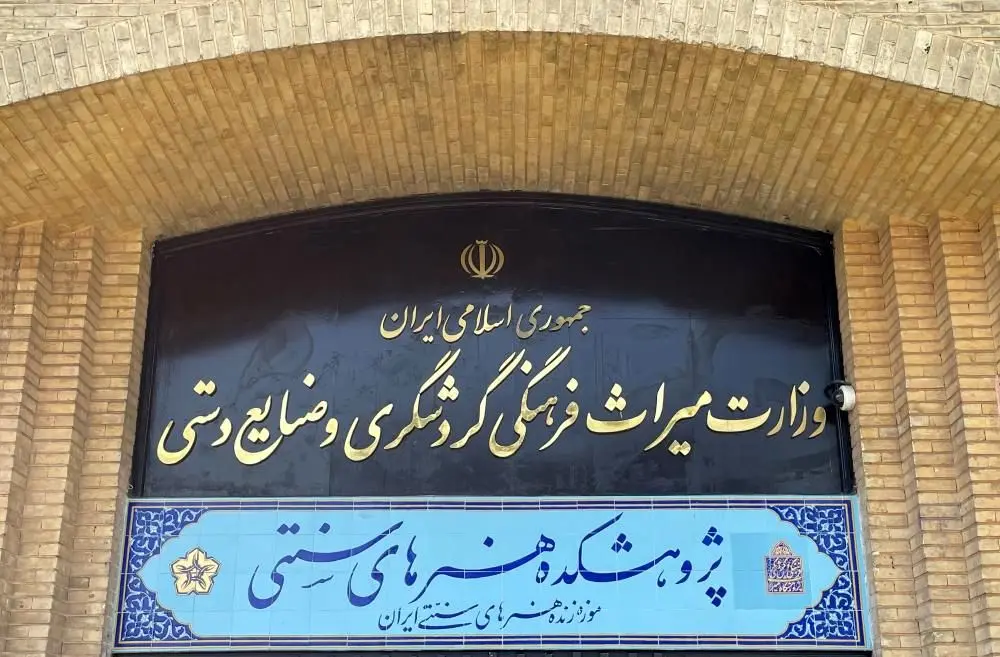 آثار هنرهای ملی در شرایط استاندارد و امن موزه‌ای نگهداری خواهند شد
