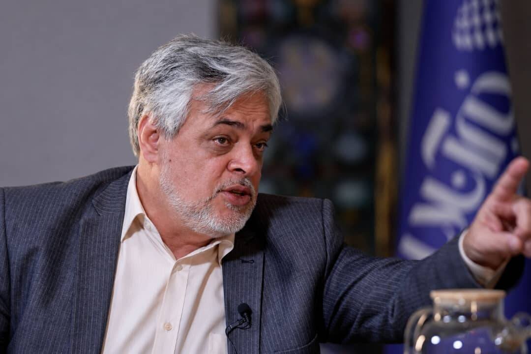 کنایه تند مهاجری به عارف / شما دردهایی را می‌گویید که مردم برای شنیدن آن به این دولت رای نداده‌اند!