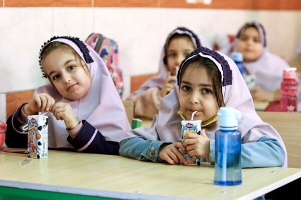 بازگشایی مدارس چقدر از حقوق کارگران را می‌بلعد؟ / میان‌وعده دانش‌آموزان ماهانه چند میلیون تومان آب می‌خورد؟ / ارزان ترین بیسکویت ۵۰ هزار تومان شده